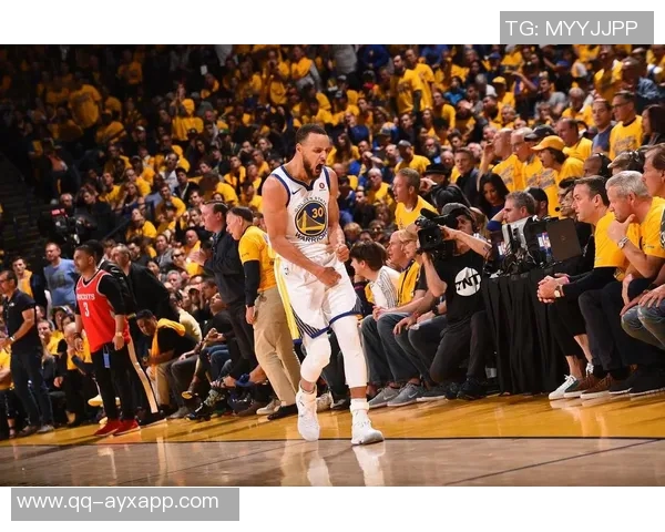 库里再展神勇远投绝技震撼全场证明自己依旧无敌